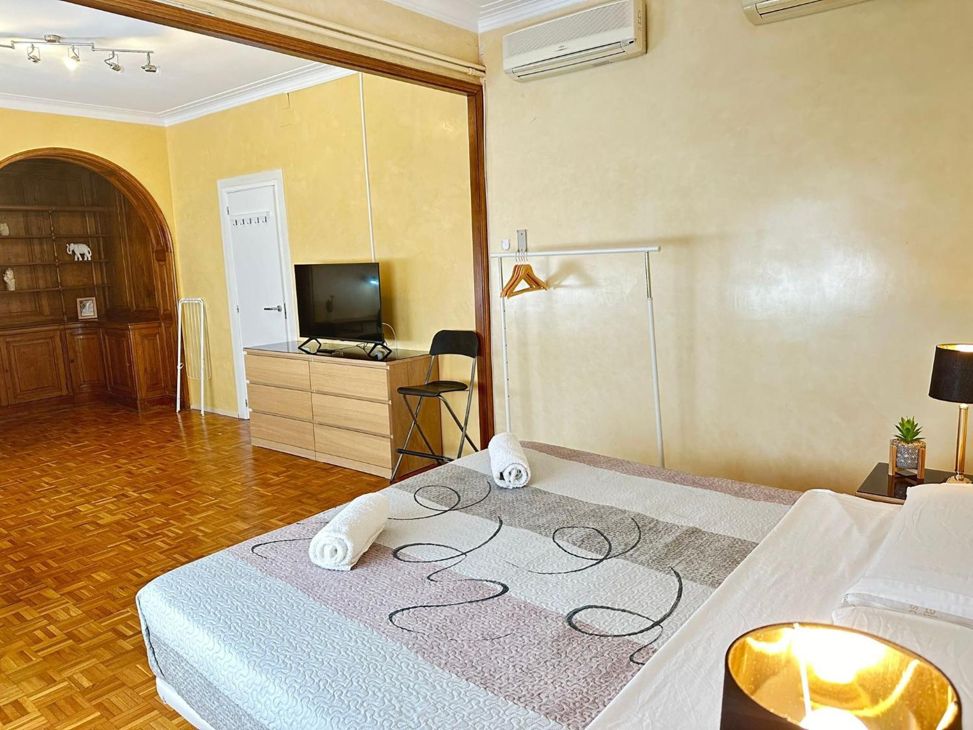 Rooms Villaroel บาร์เซโลนา ภายนอก รูปภาพ