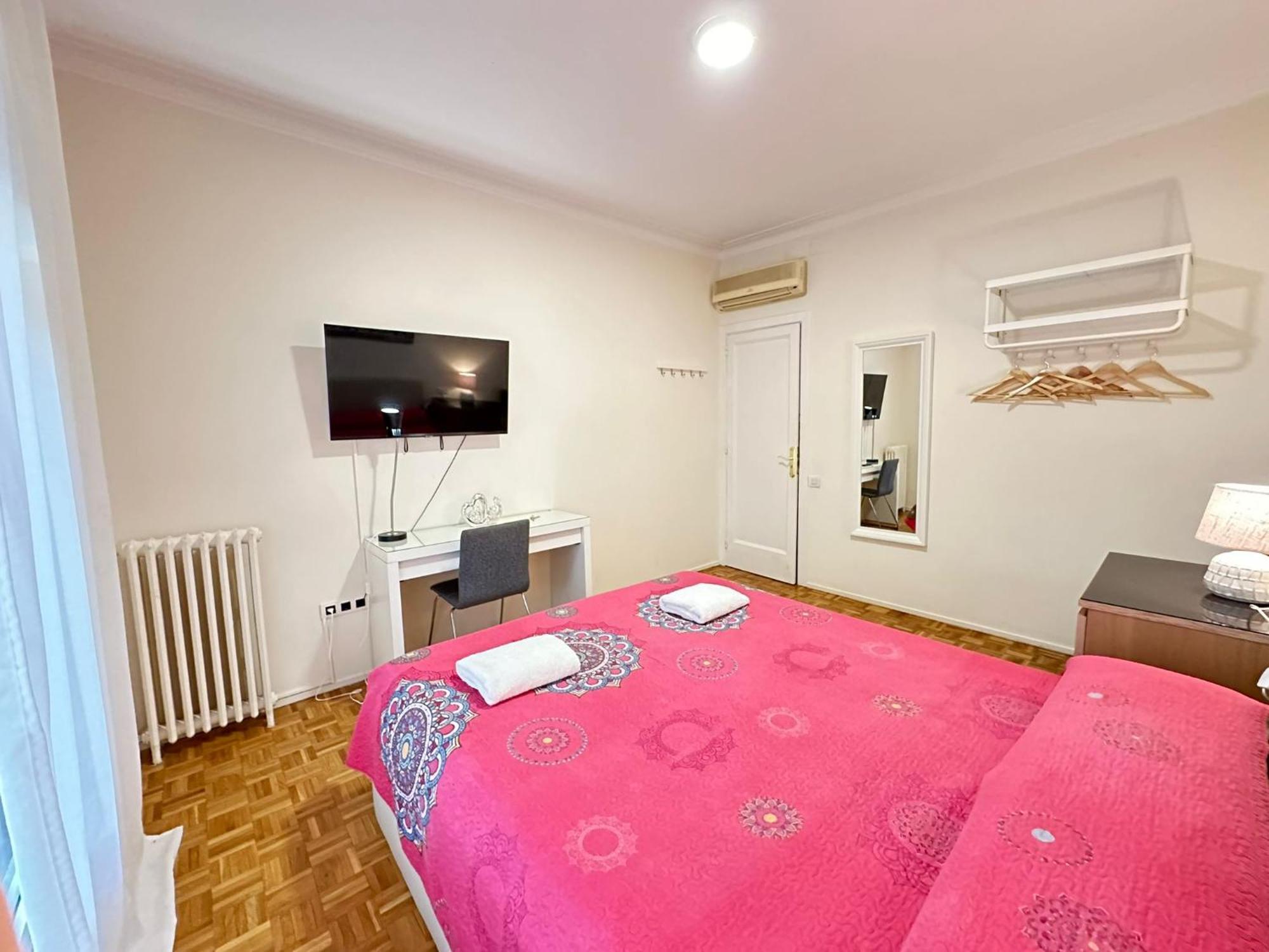 Rooms Villaroel บาร์เซโลนา ภายนอก รูปภาพ